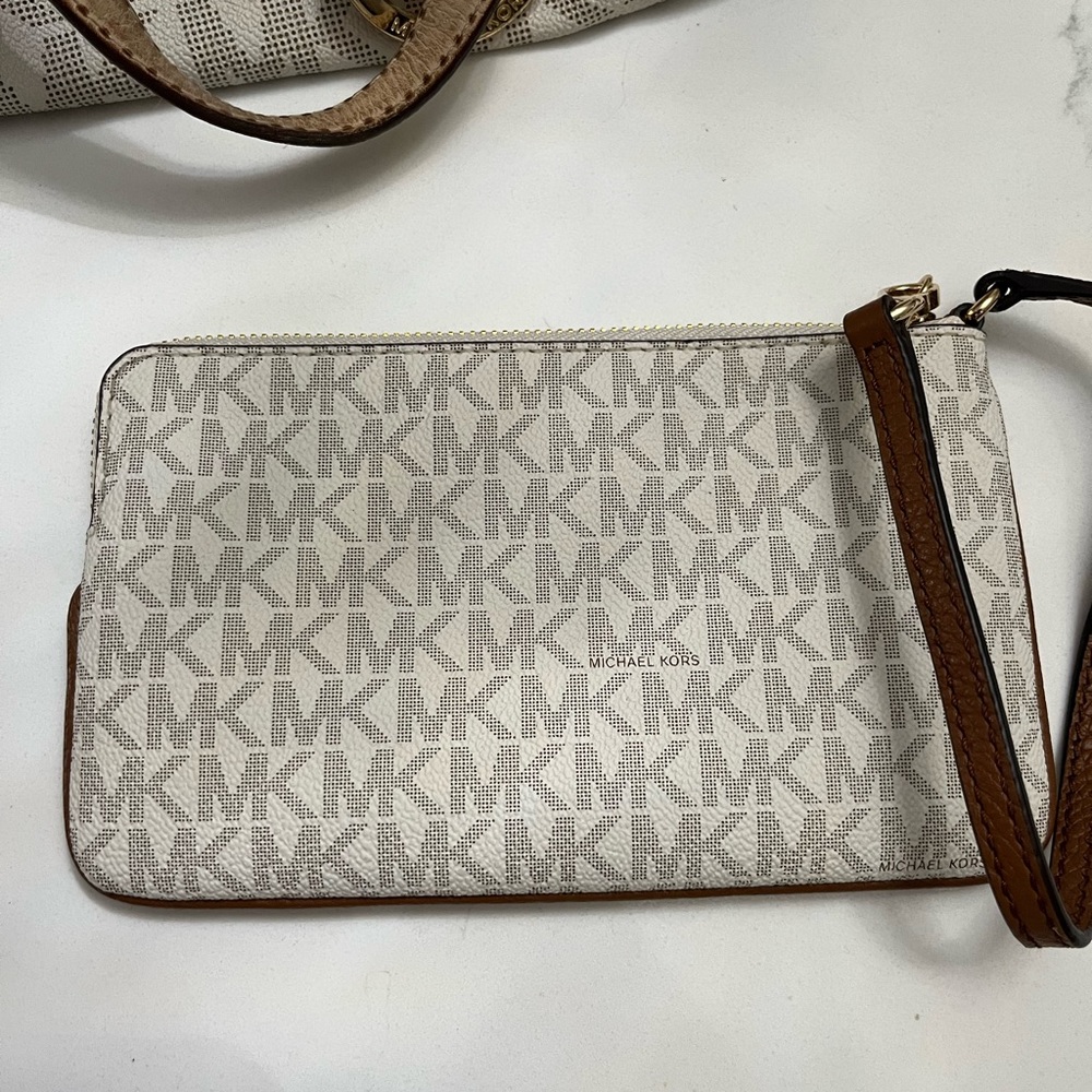 Michael Kors bag and wallet set - Picture 5 of 6